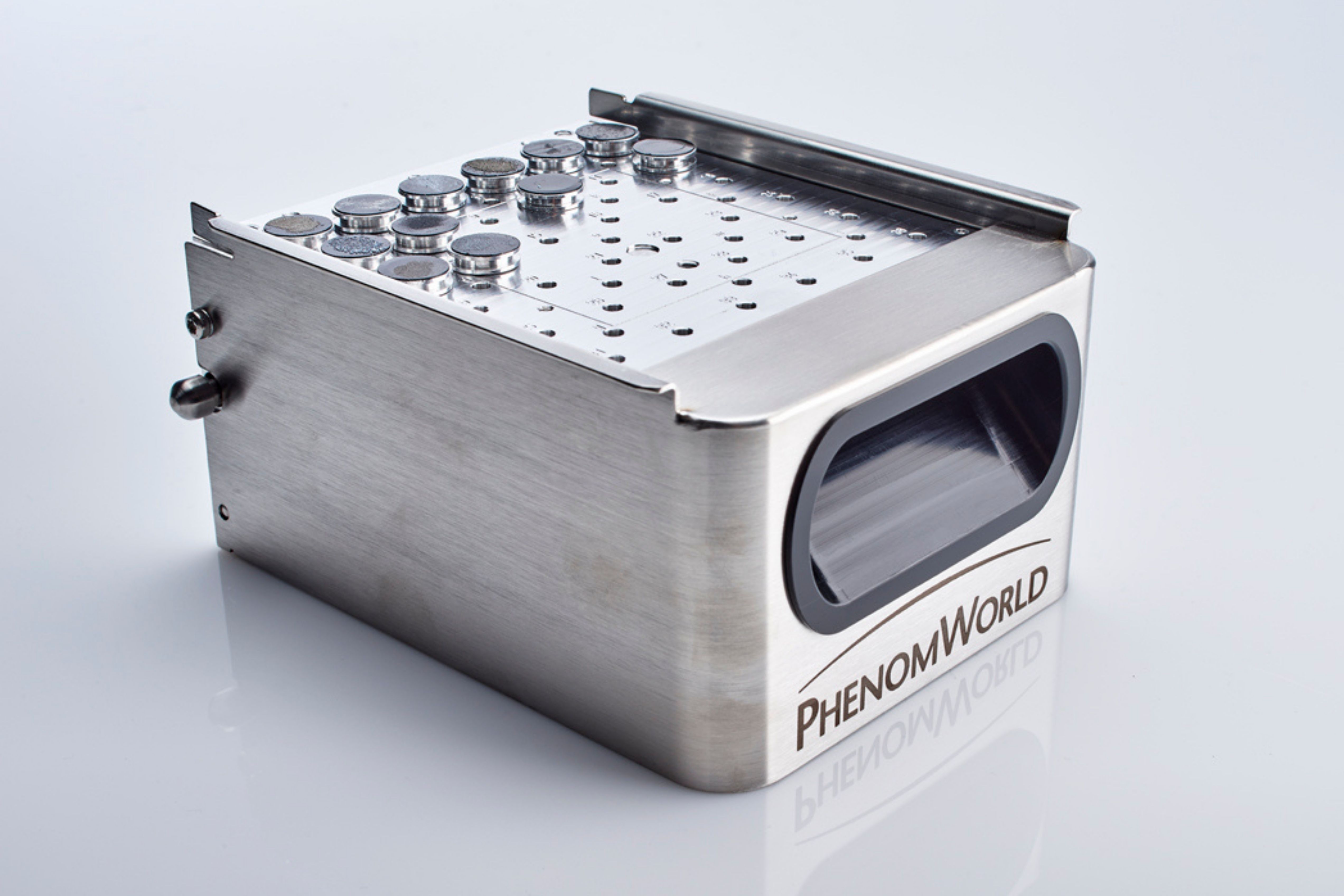 Large chamber sample holder