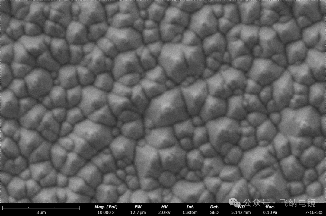扫描点惊吓太阳能电池金字塔结构